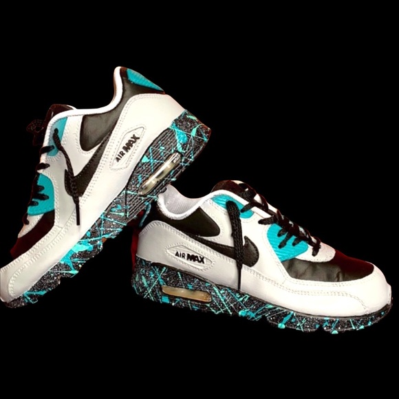 Nike Air Max 90 Essential • Triple Leather • Women’s Sneakers • Size 5 - Picture 2 of 6